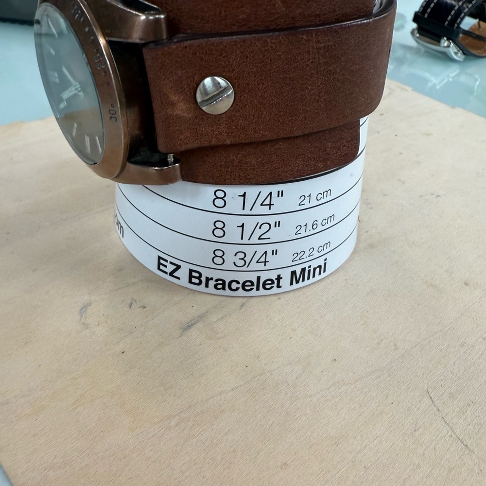 Fossil Women's Brown Gradient Dial Leather Cuff Watch - Picture 8 of 9